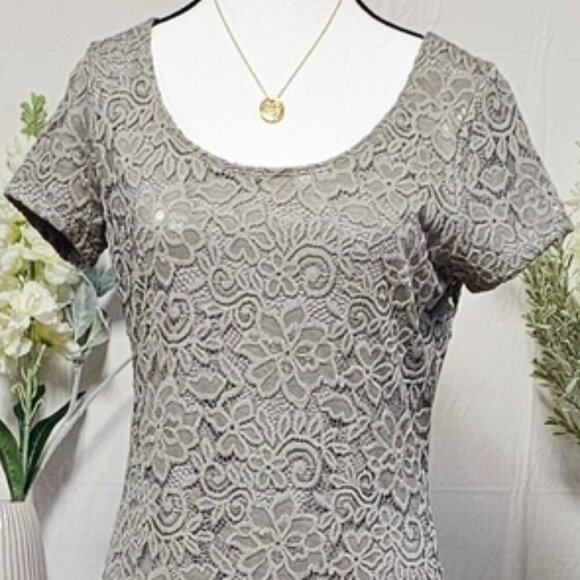 Tiana B. | Layered lace dress - NWT! - Picture 3 of 16
